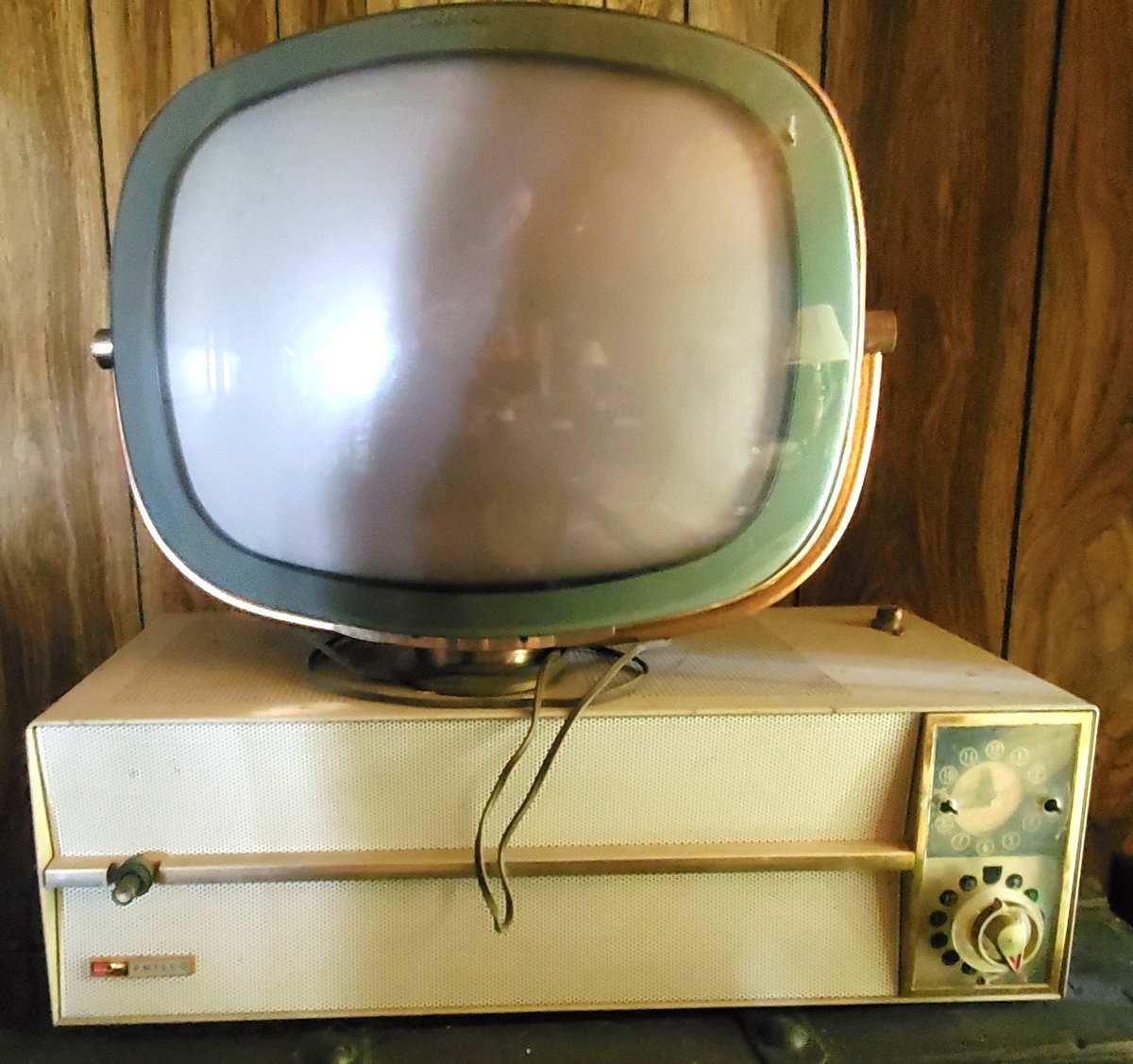 Muebles vintage para TV y TVs retro: guía e ideas 2025 - Cómo acertar hoy - Salón más cálido, más carácter y tecnología bien integrada